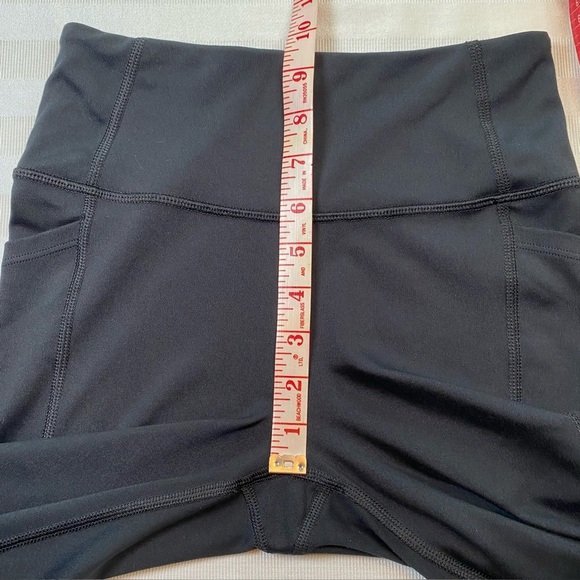 Victoria’s Secret Sz 4 Leggings 3 pockets High Rise Black Yoga Gold V Logo EUC - Picture 5 of 10